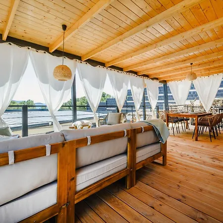 Dom wakacyjny Mediterranea - Luxury Mobile House With Sundeck Drage