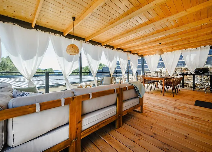 Дом отдыха Mediterranea - Luxury Mobile House With Sundeck Драге