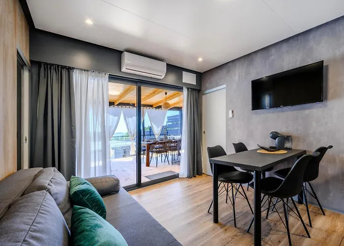 Дом отдыха Mediterranea - Luxury Mobile House With Sundeck Драге